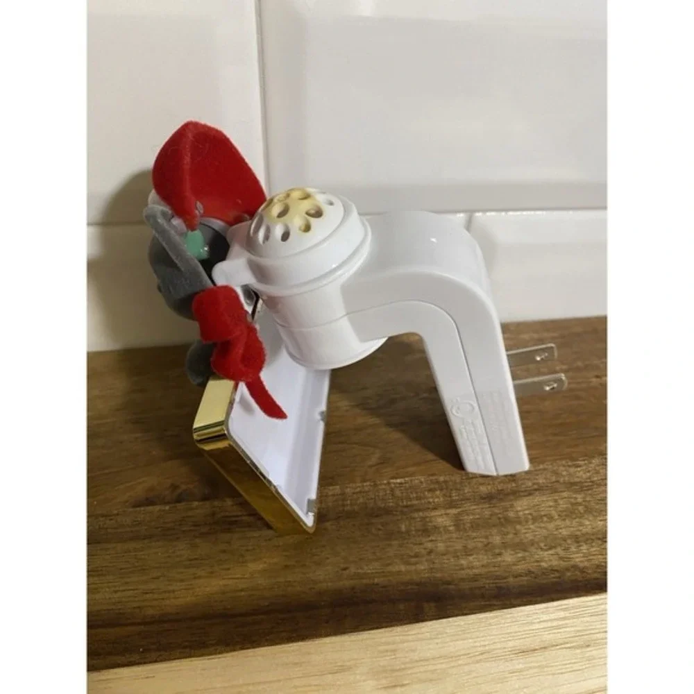 Bath & Body Works Holiday Christmas Snowman Wallflower Scent Plug In Night Light